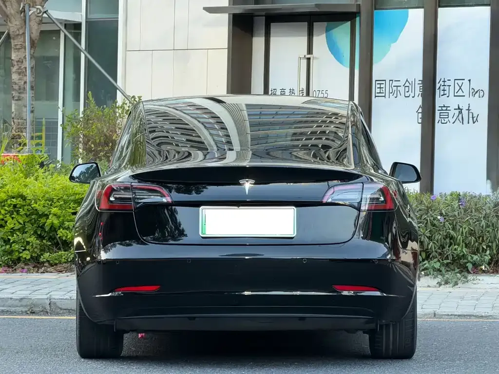 Tesla Model 3 — фото 7