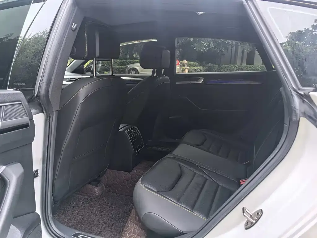 Volkswagen CC 2023 из CN, фото 2