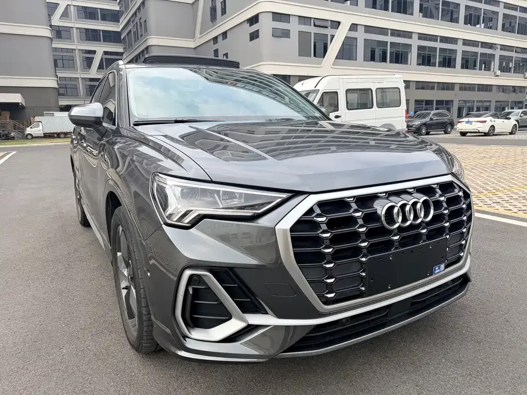Audi Q3 — фото 9
