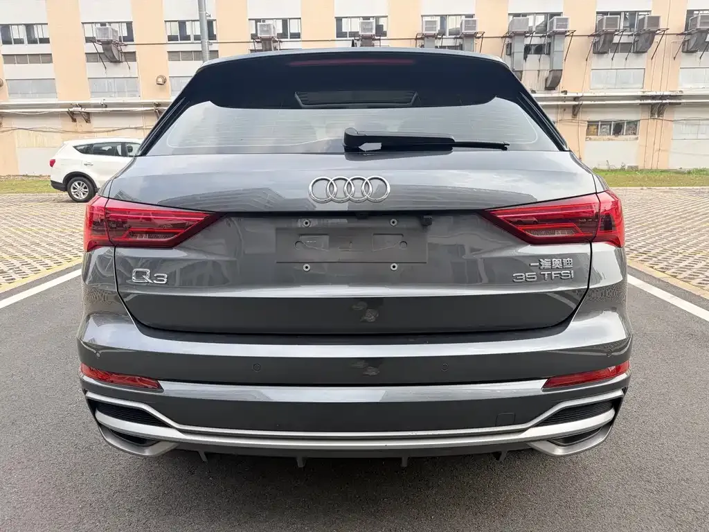 Audi Q3 — фото 10