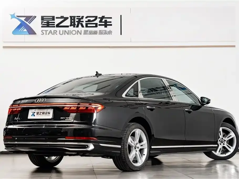 Audi A8 — фото 2