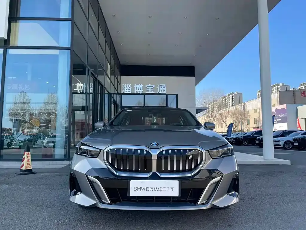 BMW i5 — фото 5