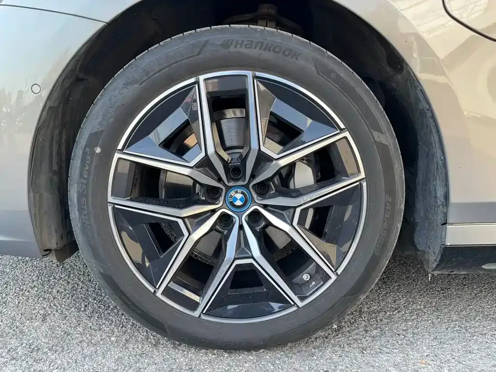 BMW i5 — фото 10