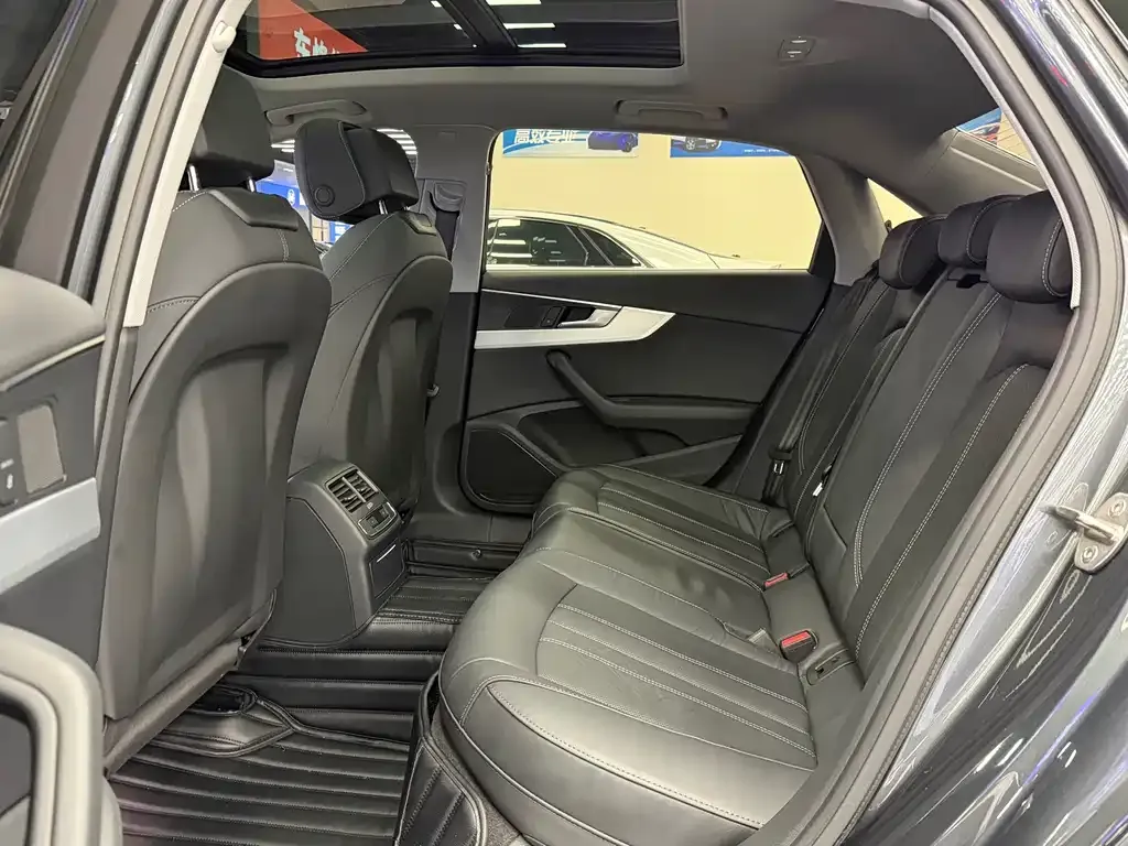Audi A4L 2021 из CN, фото 8