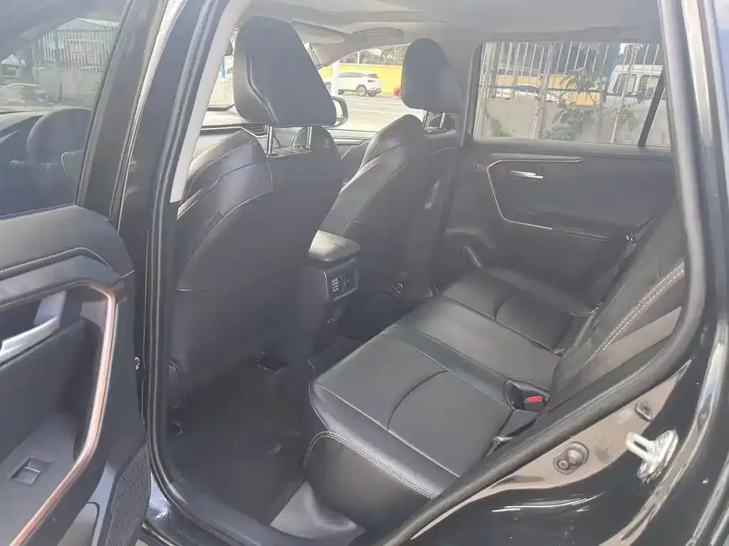 Toyota Wildlander 2024 из CN, фото 4