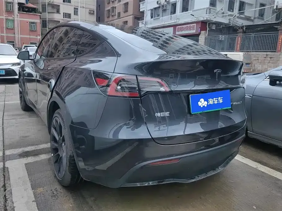 Tesla Model Y — фото 10