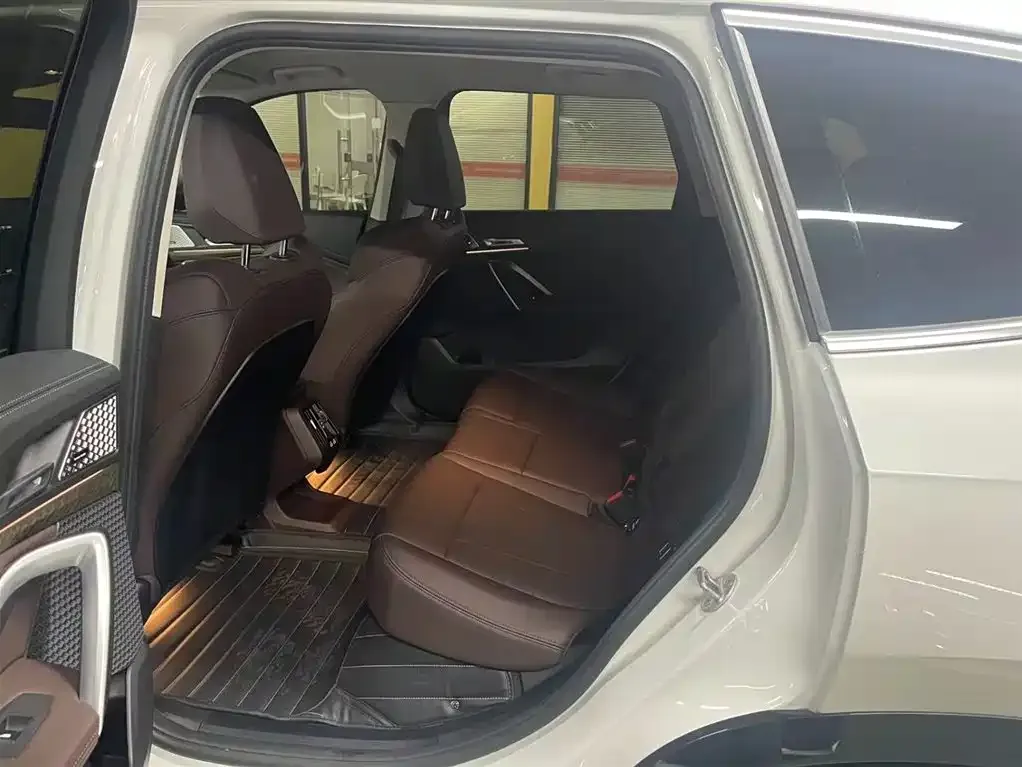 BMW iX1 2025 из CN, фото 3