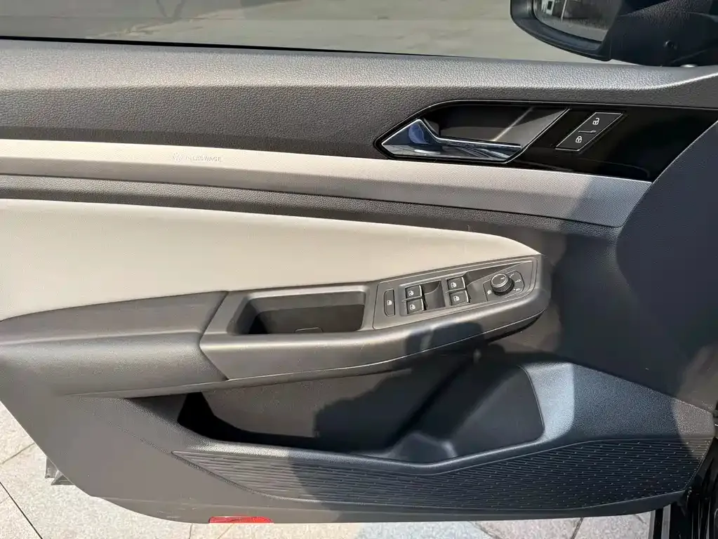 Volkswagen Bora 2023 из CN, фото 8