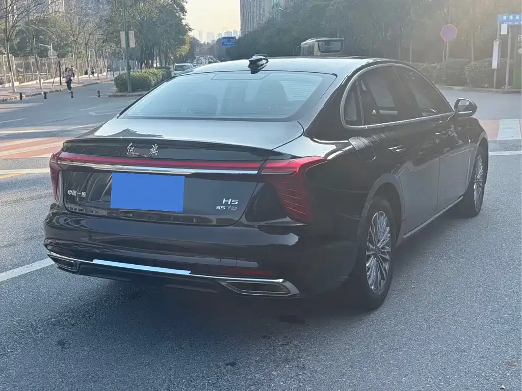 Hongqi H5 — фото 3
