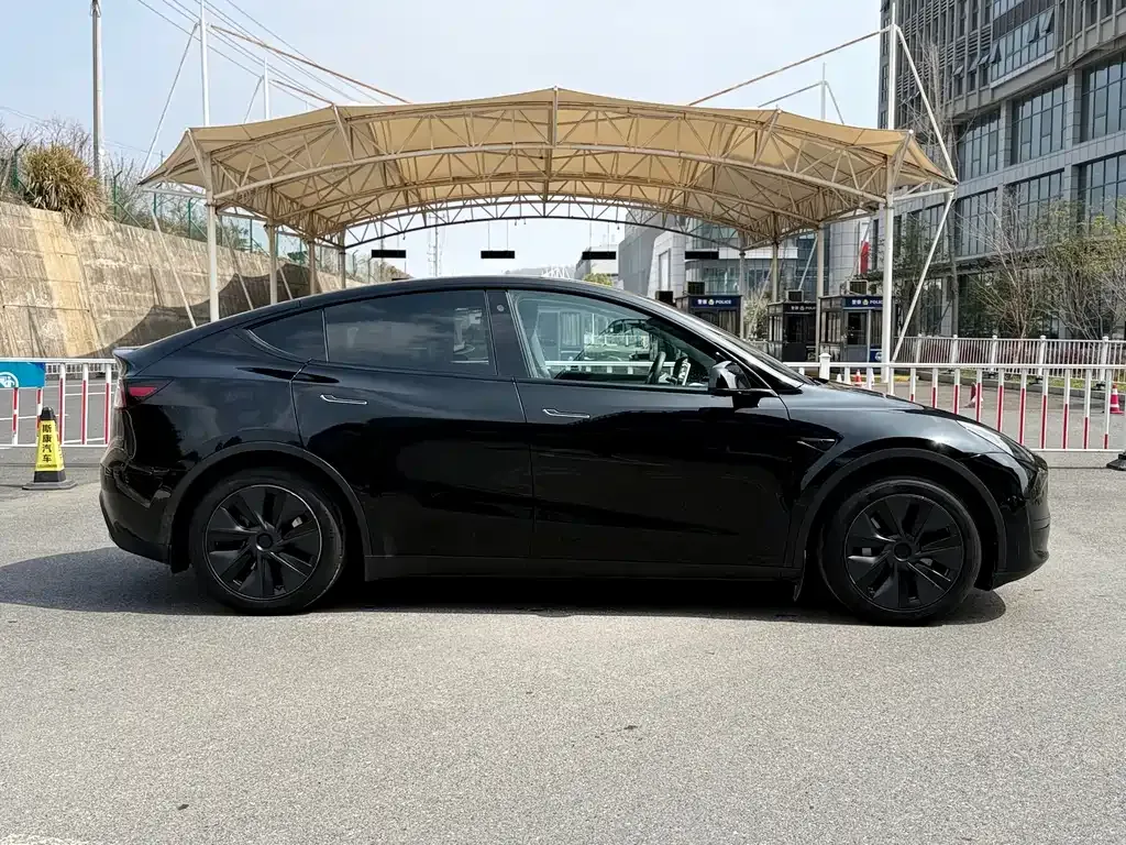 Tesla Model Y 2023 из CN, фото 10