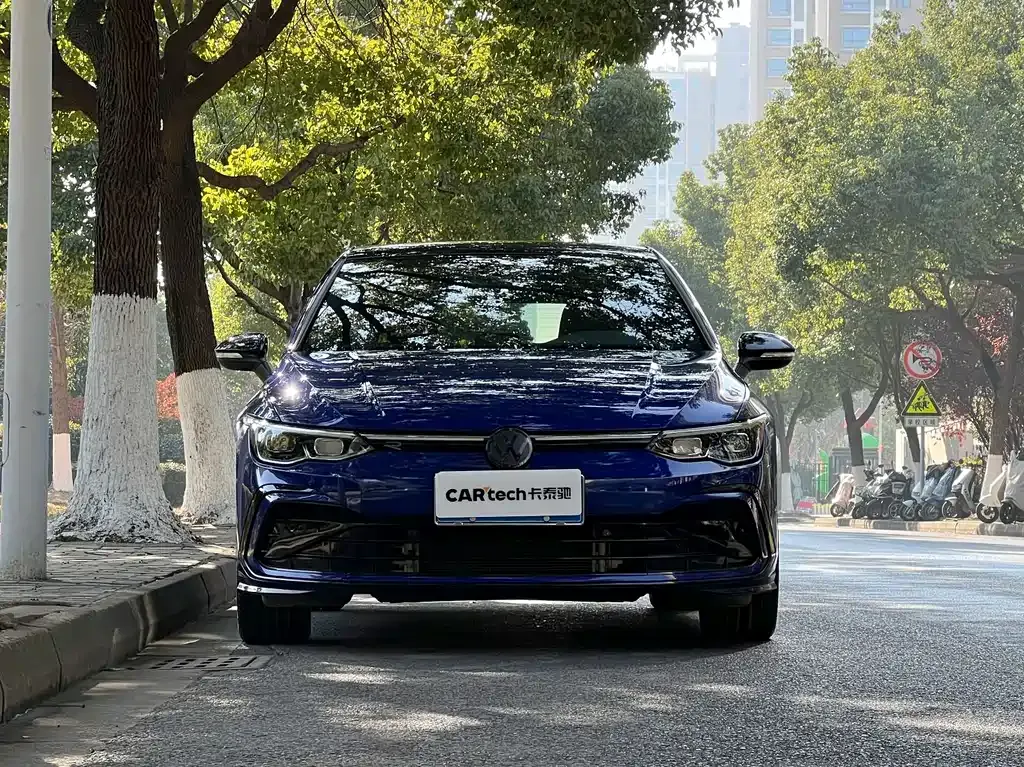 Volkswagen Golf 2023 из CN, фото 10