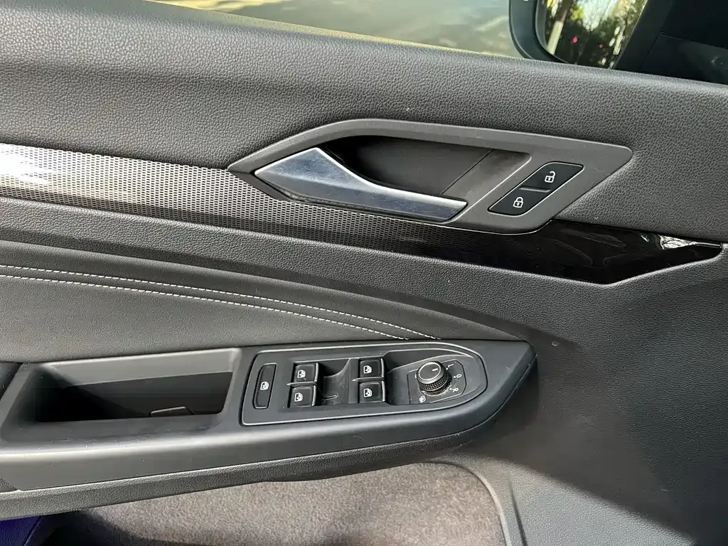 Volkswagen Golf 2023 из CN, фото 9