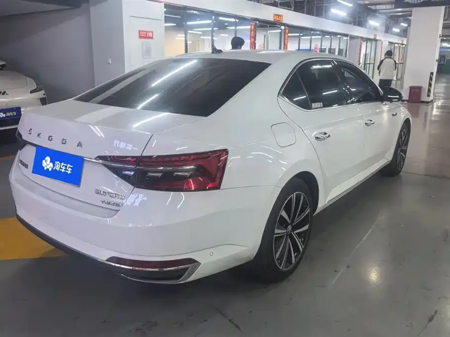 Skoda Superb — фото 3