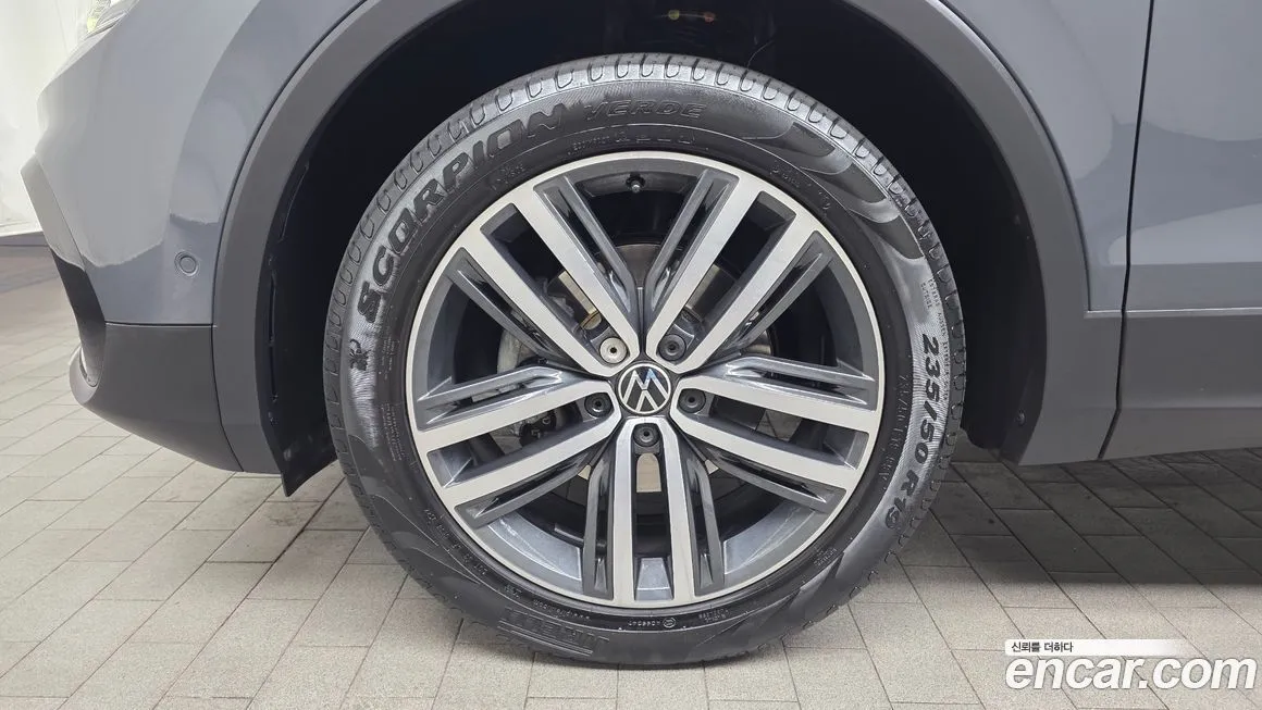 Volkswagen Tiguan — фото 7