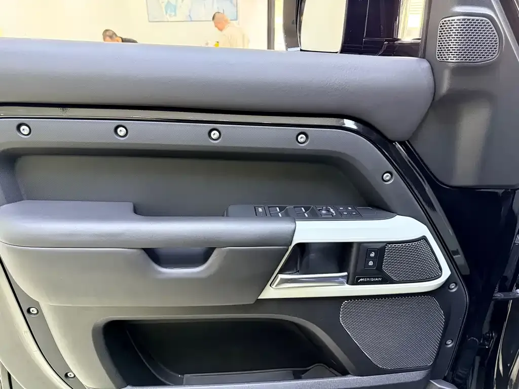 Land Rover Defender 2023 из CN, фото 8