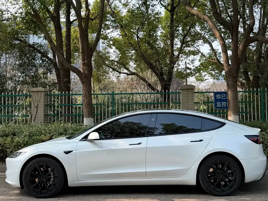 Tesla Model 3 — фото 6
