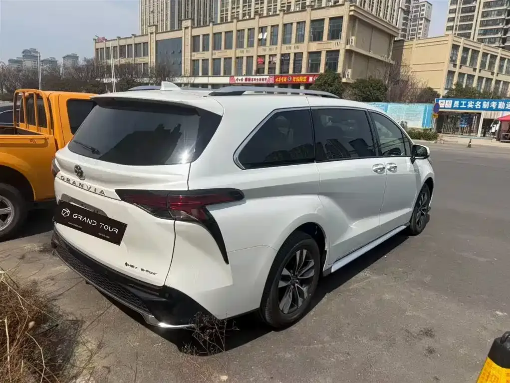 Toyota Granvia 2026 из CN, фото 8