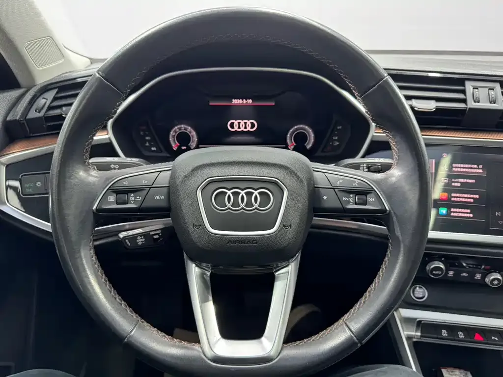 Audi Q3 — фото 8