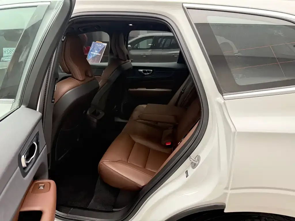 Volvo XC60 2025 из CN, фото 2