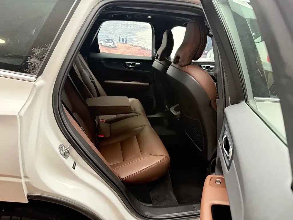 Volvo XC60 2025 из CN, фото 5