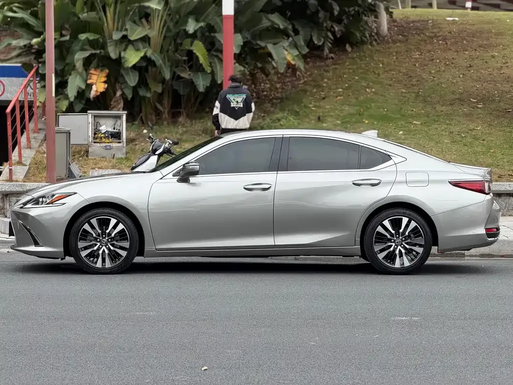 Lexus ES 2021 из CN, фото 6