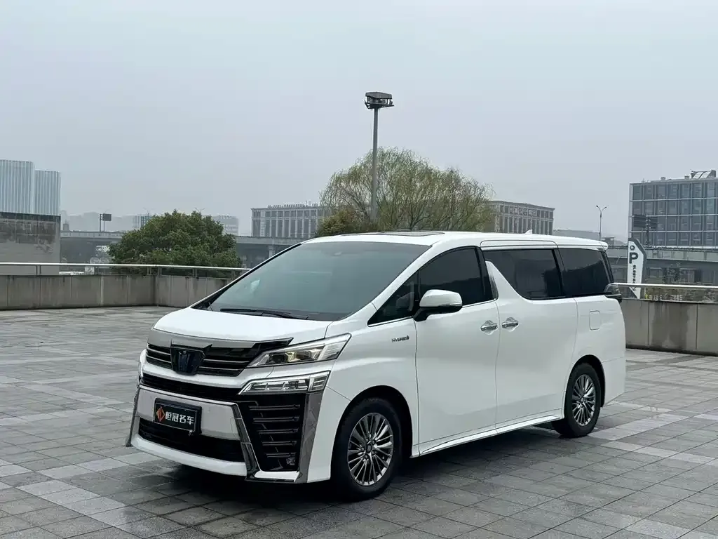 Toyota Vellfire — фото 1