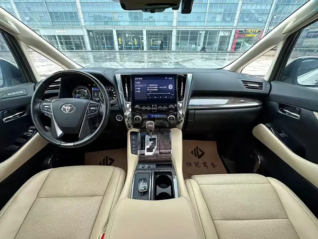 Toyota Vellfire — фото 10