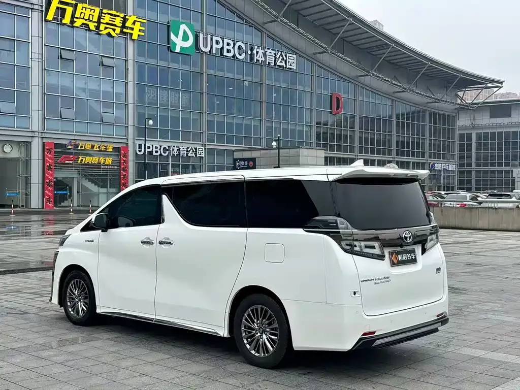 Toyota Vellfire — фото 8