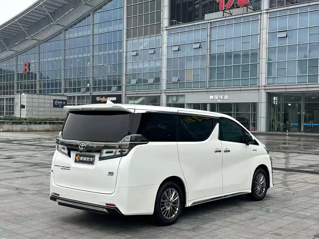 Toyota Vellfire — фото 4
