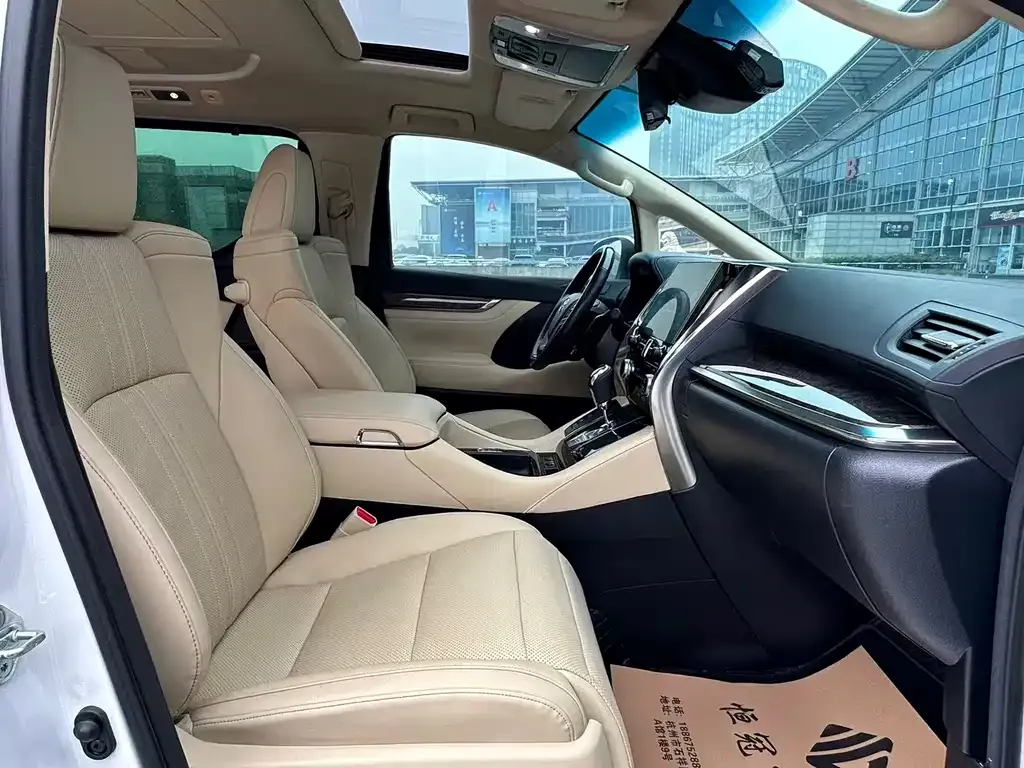 Toyota Vellfire — фото 3
