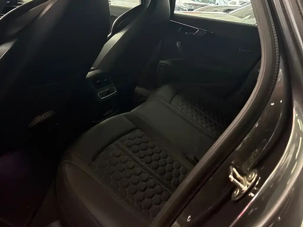 Audi RS 4 2022 из CN, фото 4