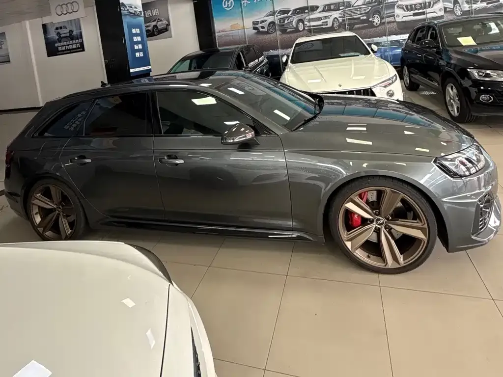 Audi RS 4 2022 из CN, фото 5
