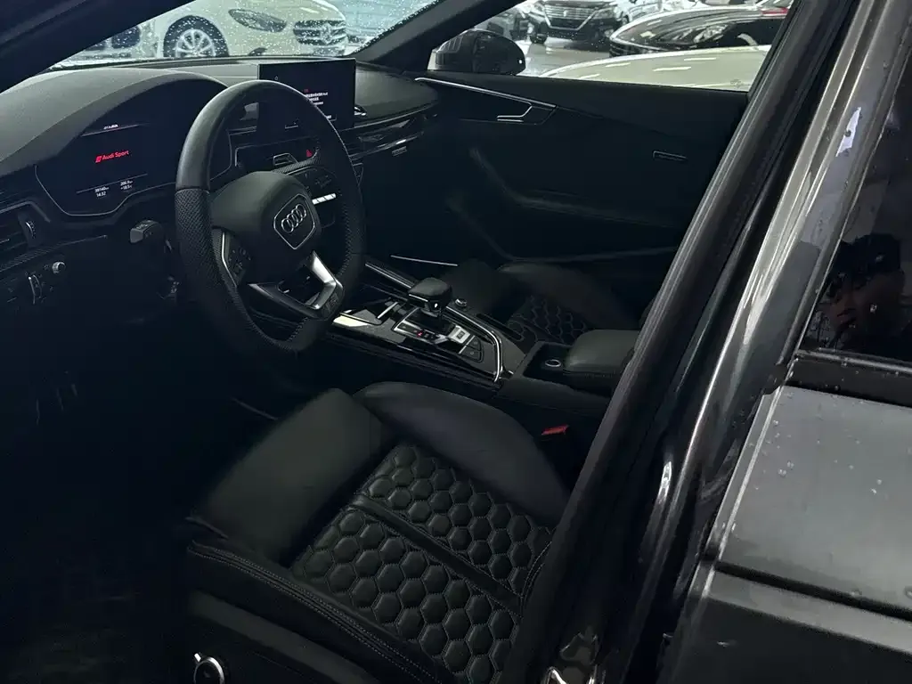 Audi RS 4 2022 из CN, фото 9