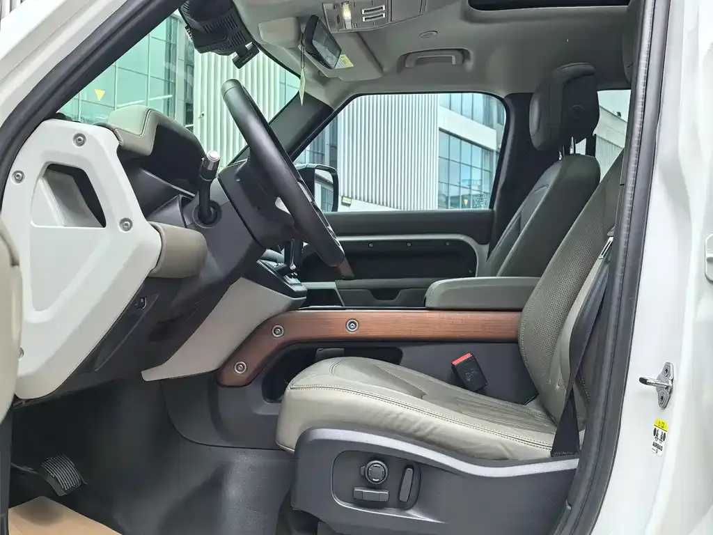 Land Rover Defender — фото 10