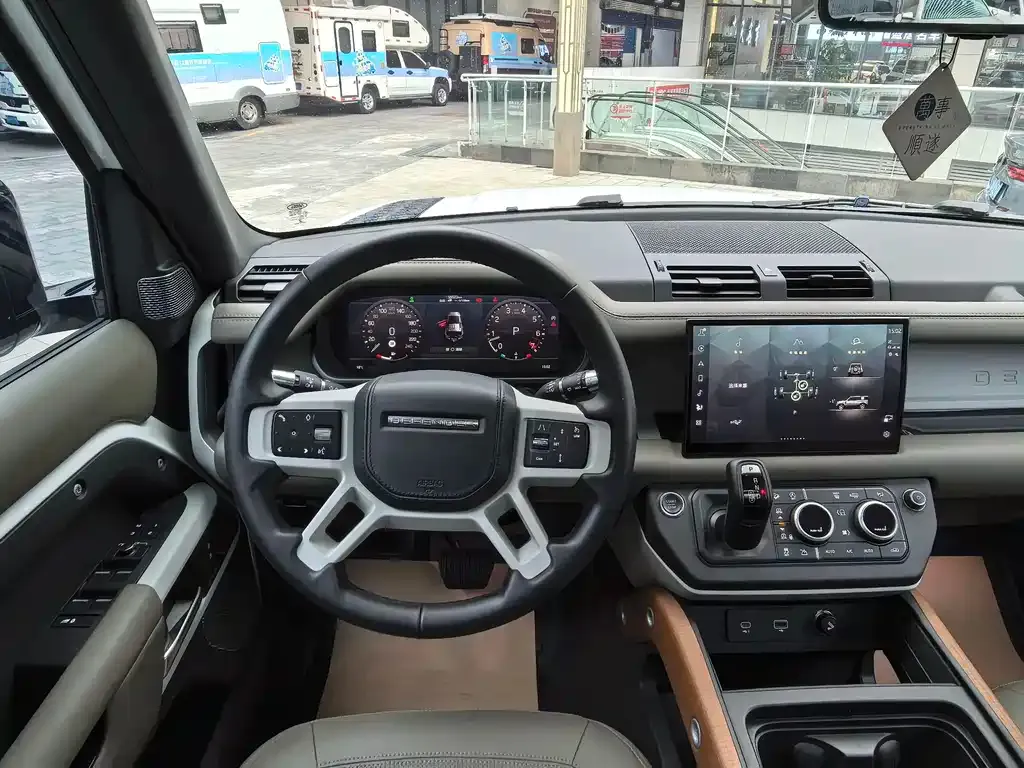 Land Rover Defender — фото 9