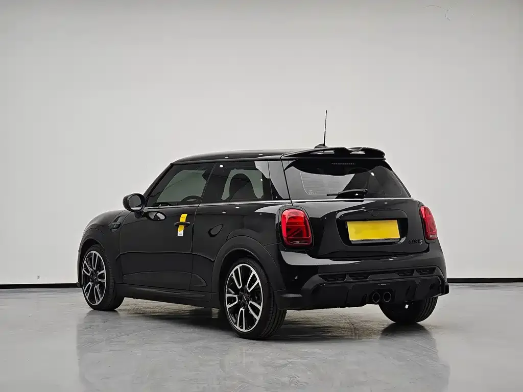 MINI Cooper (3-door) 2023 из CN, фото 2