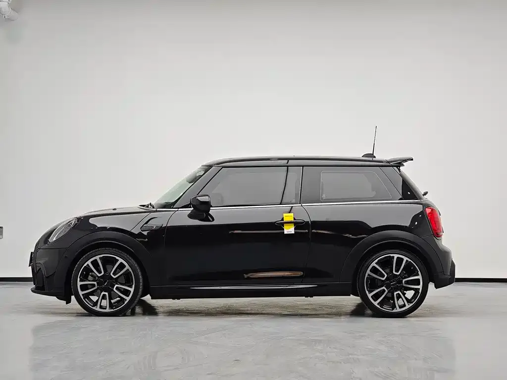 MINI Cooper (3-door) 2023 из CN, фото 3
