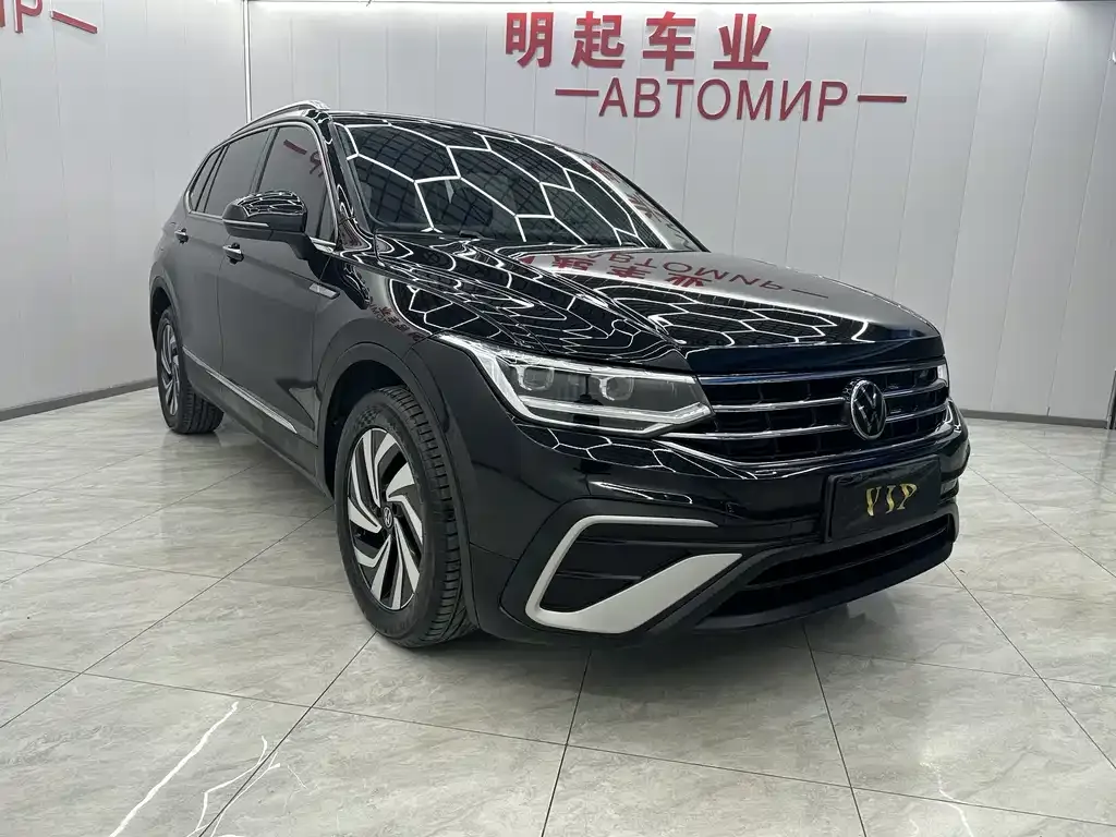 Volkswagen Tiguan L — фото 2