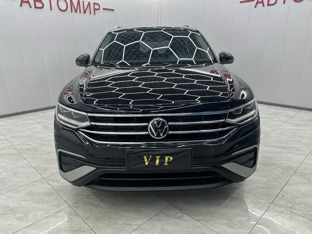 Volkswagen Tiguan L — фото 9