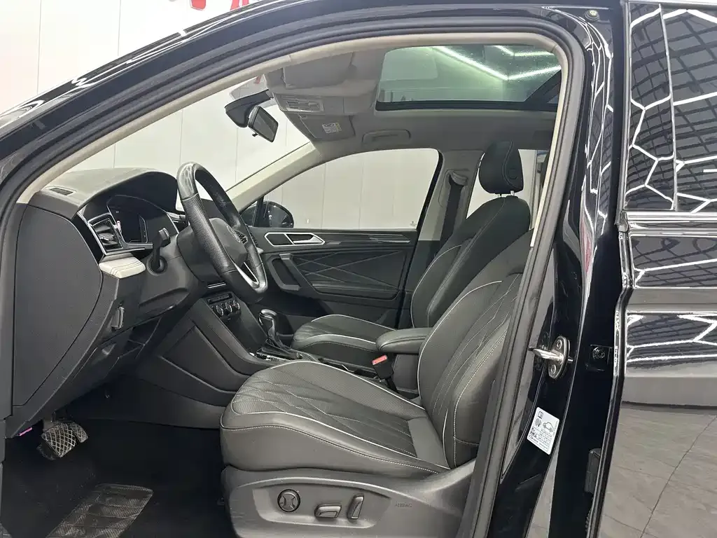 Volkswagen Tiguan L — фото 3