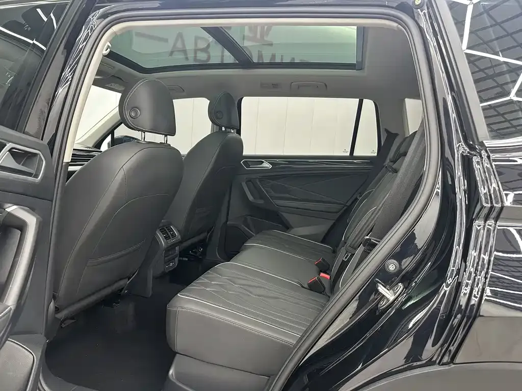 Volkswagen Tiguan L — фото 5