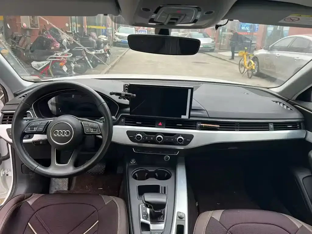 Audi A4L 2023 из CN, фото 3
