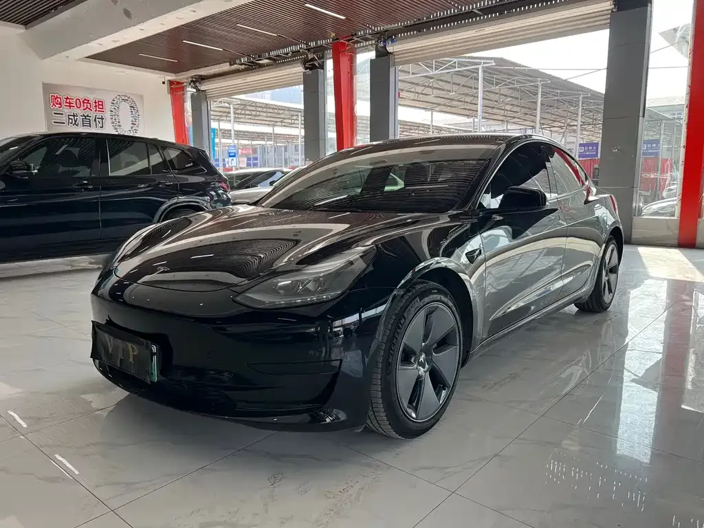 Tesla Model 3 — фото 1