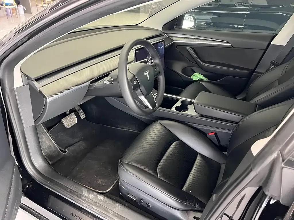 Tesla Model 3 — фото 3