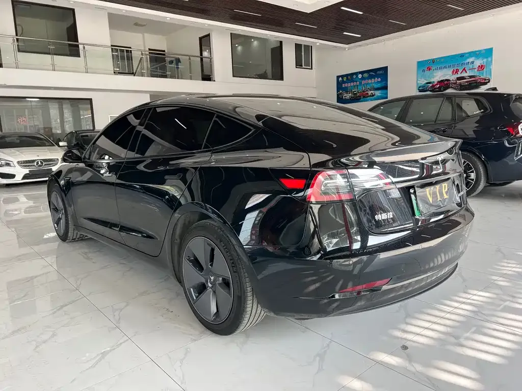 Tesla Model 3 — фото 7