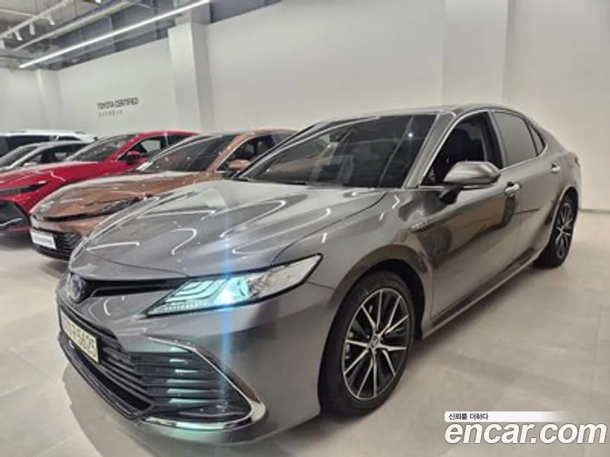 Toyota Camry — фото 1