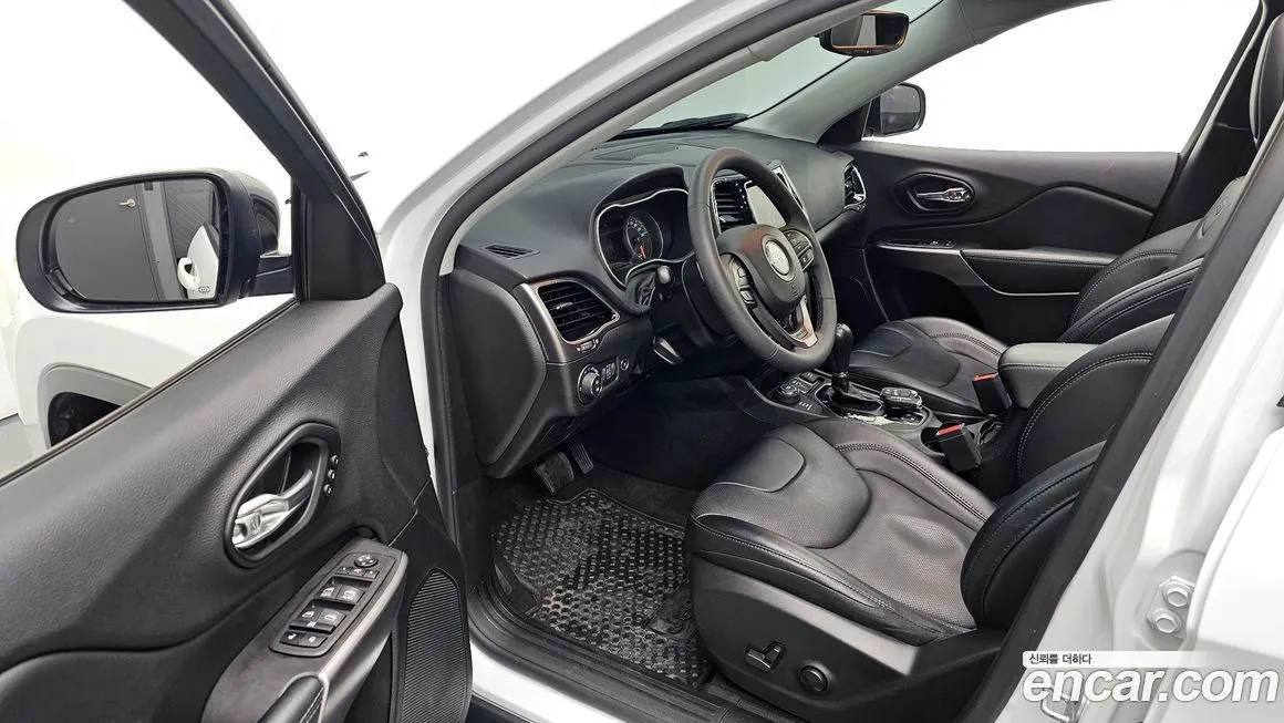 Jeep Cherokee — фото 5