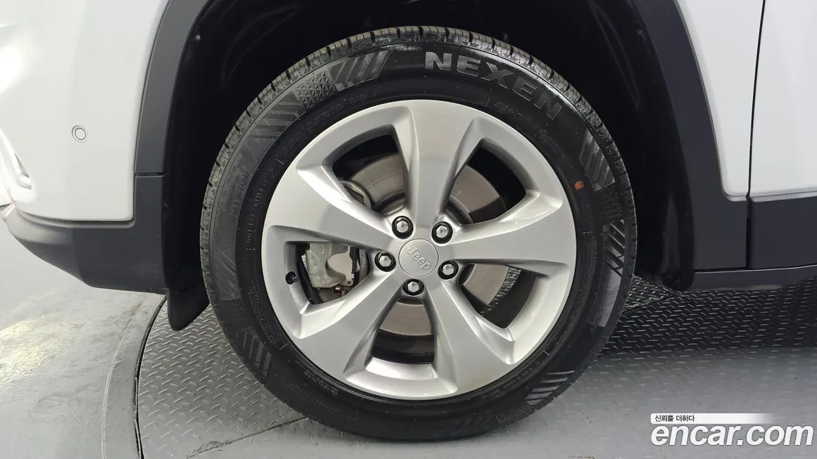 Jeep Cherokee — фото 2