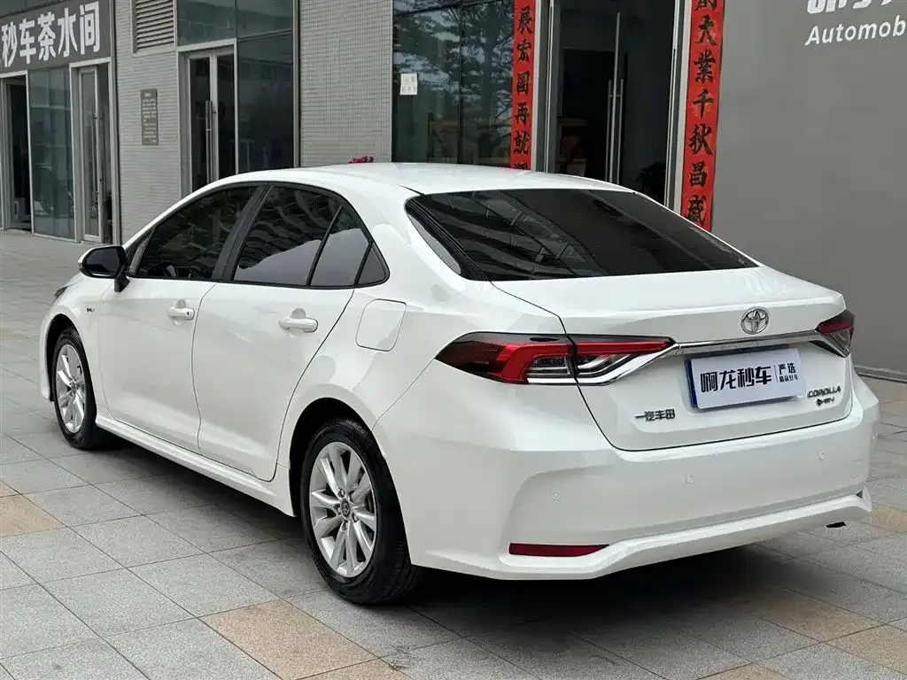 Toyota Corolla — фото 8