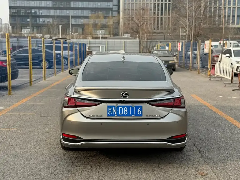 Lexus ES 2023 из CN, фото 2